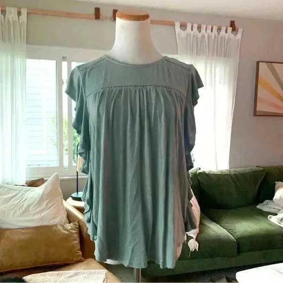 RXB Tops - rxb seafoam green blouse with ruffled sleeves